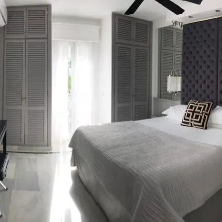 Luxe, Puerto Banus, Marbella Вілла Естепона