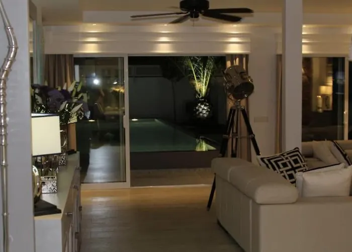 Luxe, Puerto Banus, Marbella ヴィラ *