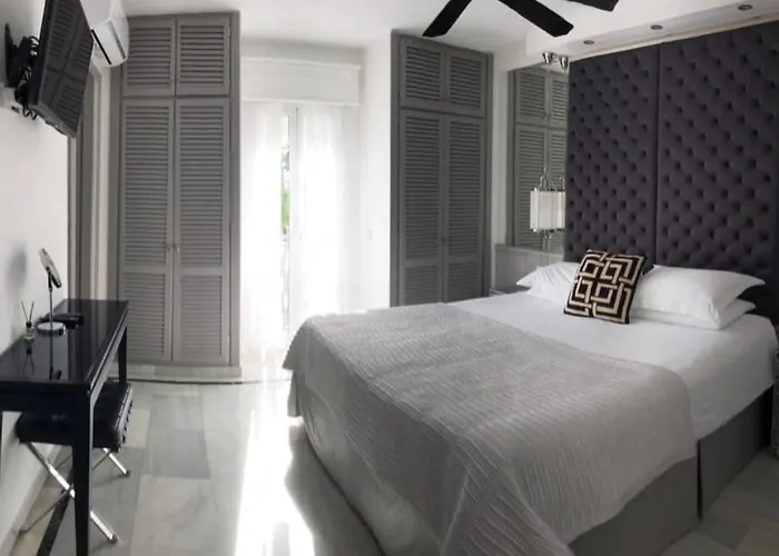 Luxe, Puerto Banus, Marbella ヴィラ エステポナ